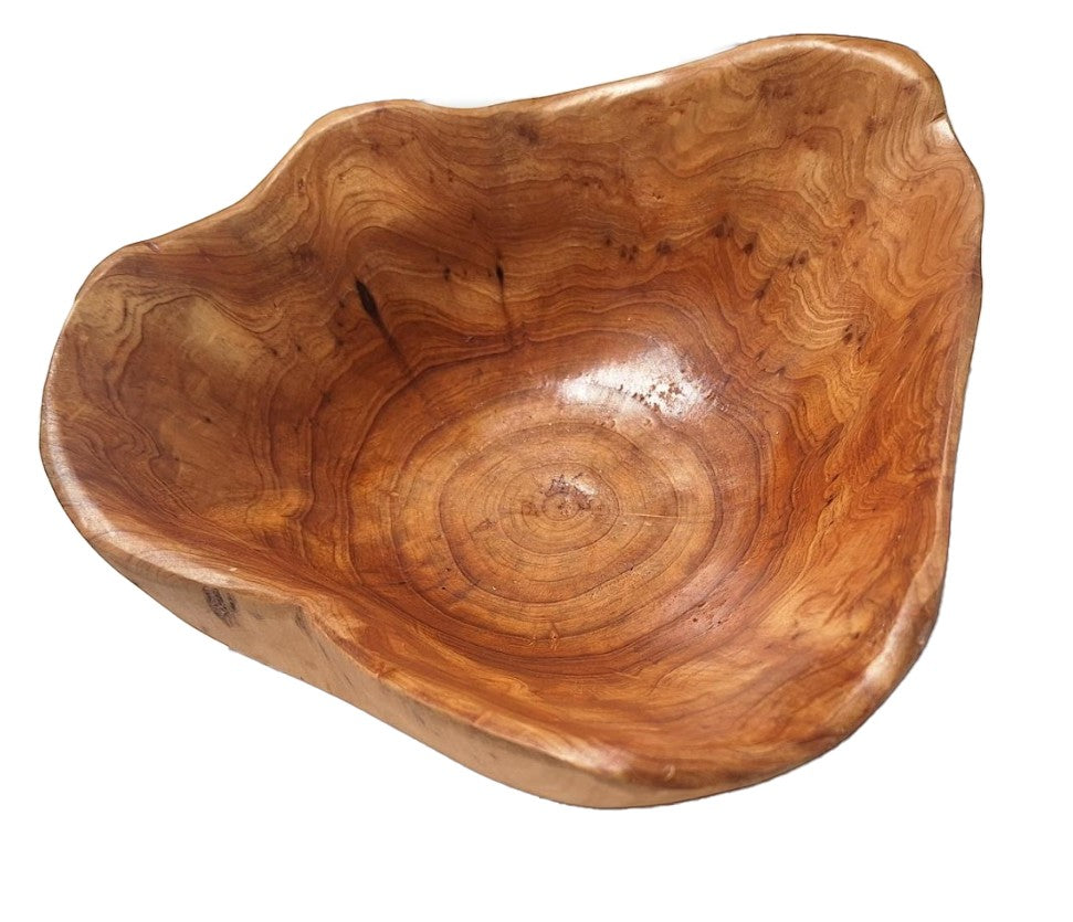 Natural Wonders USA medium cedar wood serving bowl with rustic grain detail. 4" H x 7" L x 6" W.